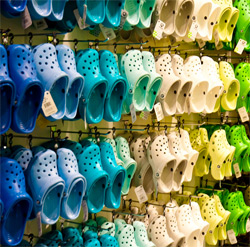 all the colors of crocs